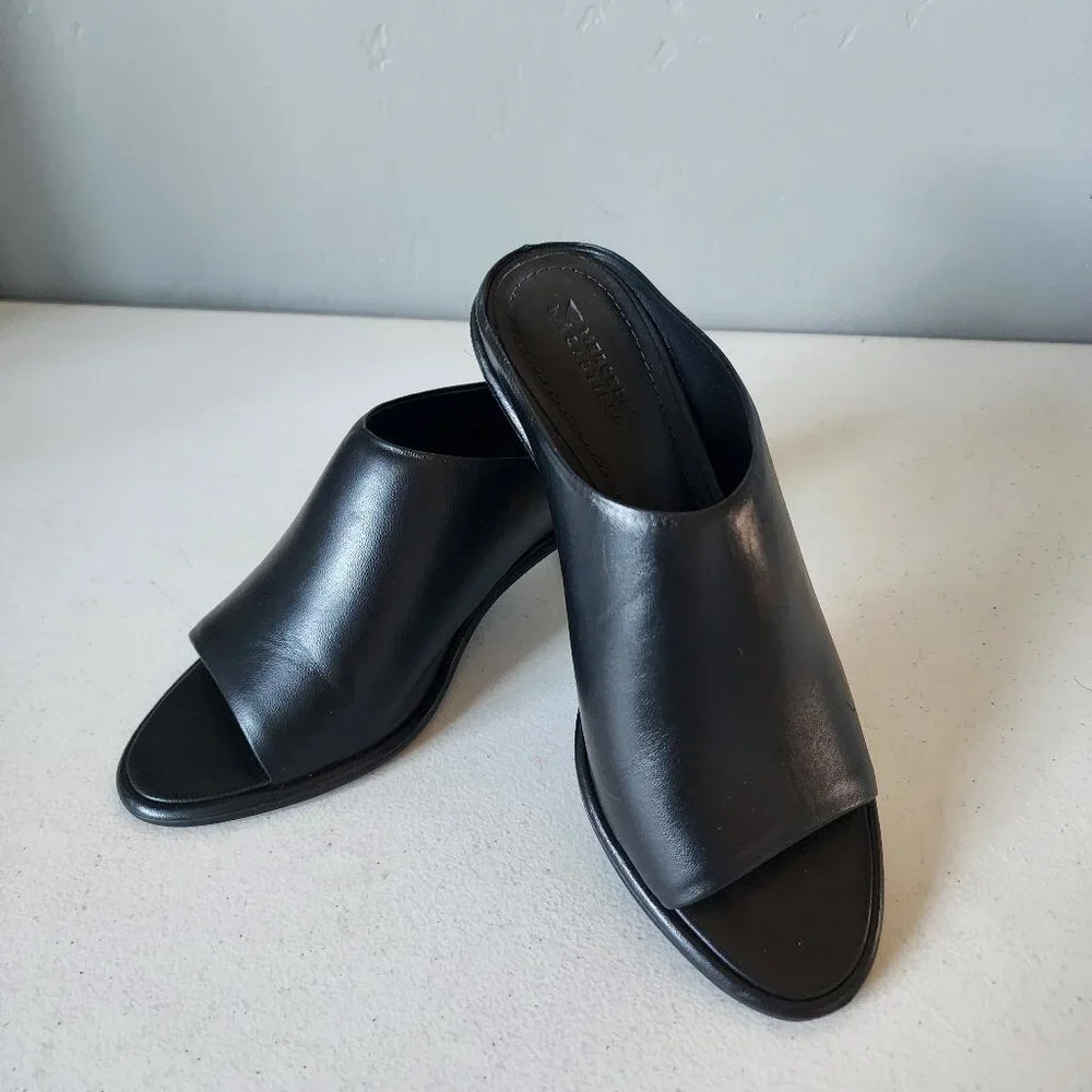 Mercedes Castillo Mule "EUC" - Picture 11 of 16